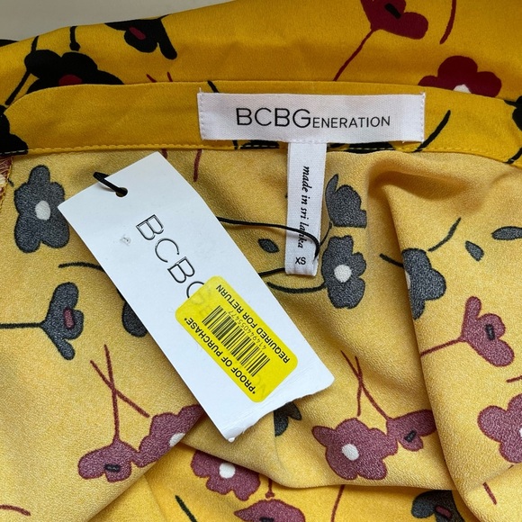 BCBGeneration NWT Yellow Floral Print Collared Wrap Front Blouse Xsmall Women’s - Picture 11 of 13